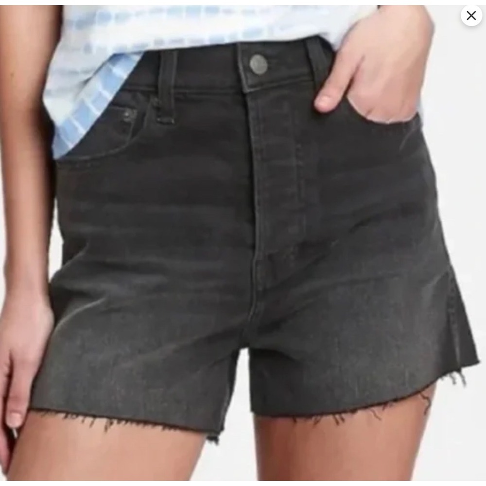 GAP Womens High Rise Stride Denim Shorts Washed Black Distressed Size 32 14R